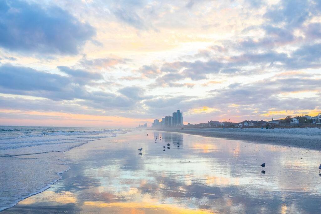 Oceanview 3-Story Getaway W/ 3 Decks, Pool, Game Room Myrtle Beach Luaran gambar